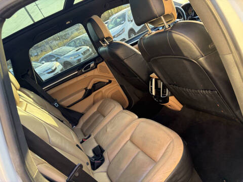 2017 Porsche Cayenne S E-Hybrid Platinum Edition