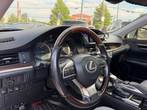 2017 Lexus ES 300h