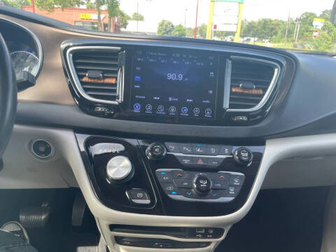 2017 Chrysler Pacifica Touring-L Plus