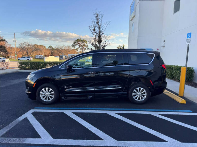 2017 Chrysler Pacifica Touring-L