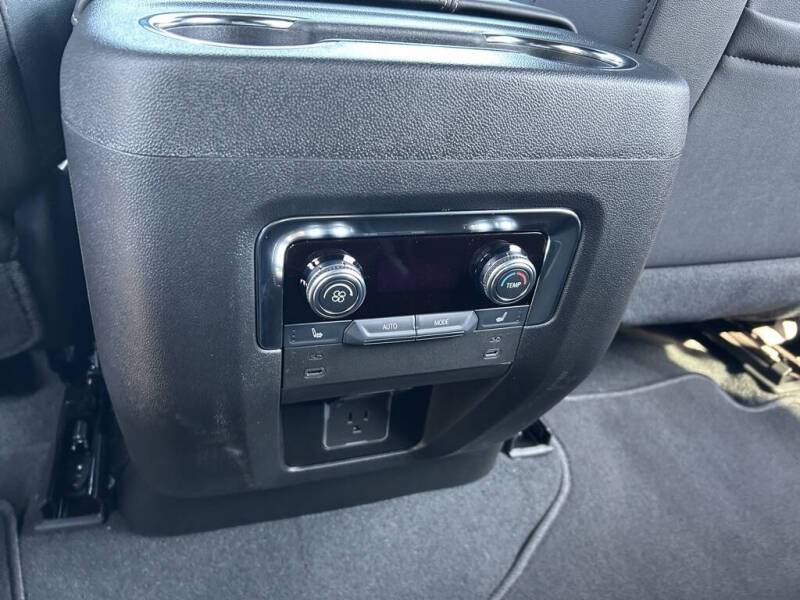 2025 GMC Yukon XL Elevation