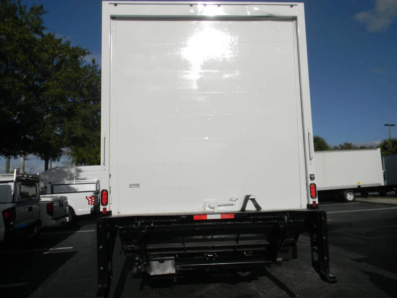 2019 Freightliner M2 106