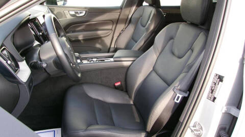 2025 Volvo XC60 B5 Plus Dark Theme