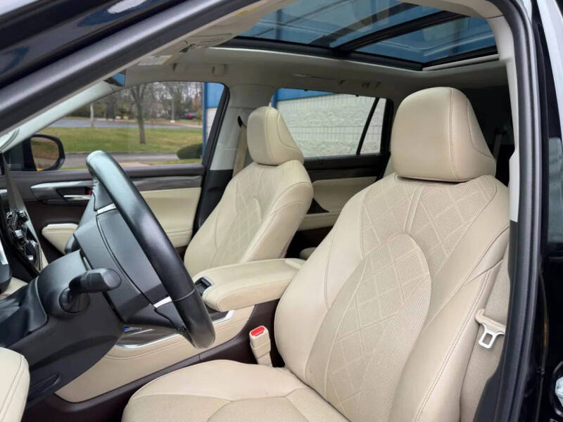 2022 Toyota Highlander Platinum