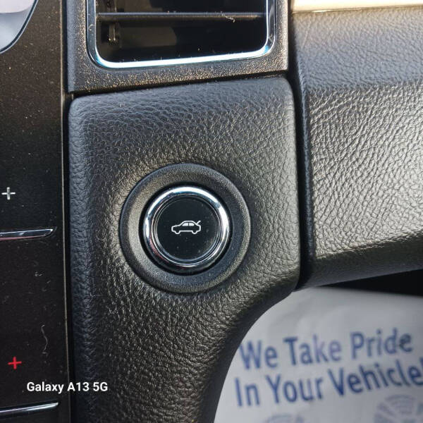 2017 Ford Taurus SEL