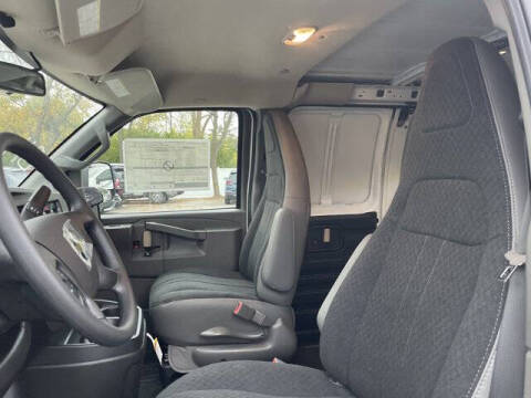 2025 Chevrolet Express 2500