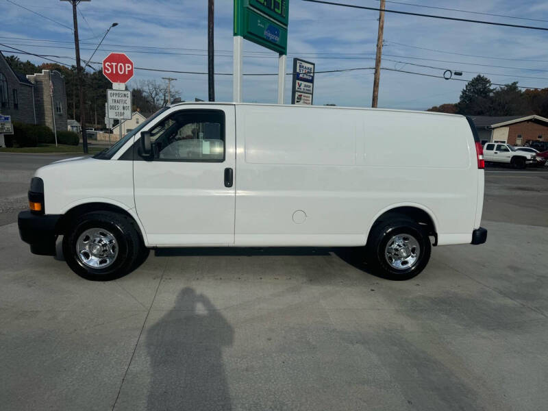 2018 Chevrolet Express Cargo Work Van photo 3