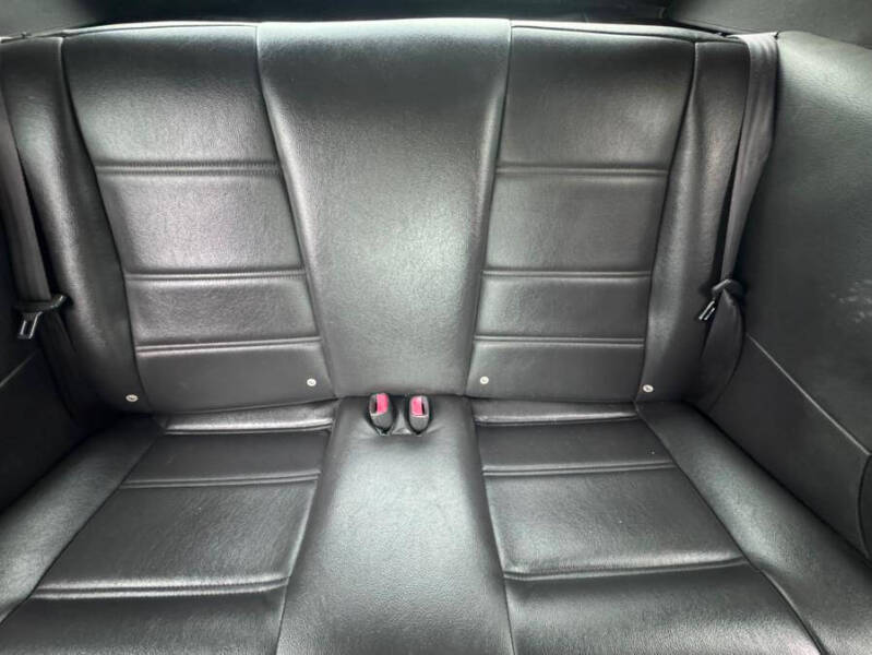 2004 Ford Mustang Deluxe