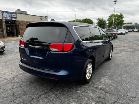 2017 Chrysler Pacifica LX