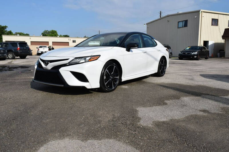 2019 Toyota Camry XSE photo 7