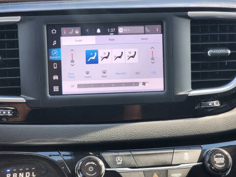 2022 Chrysler Voyager LX