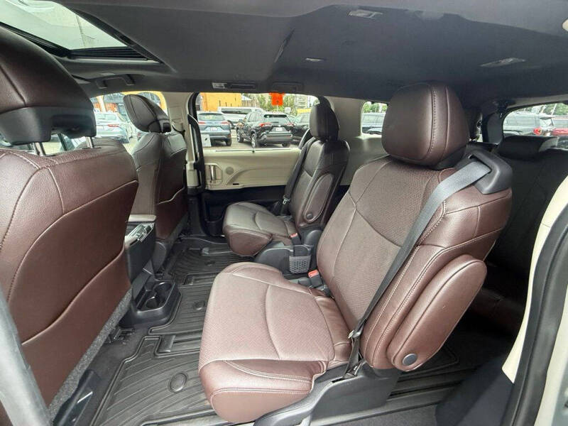 2024 Toyota Sienna Platinum 7-Passenger