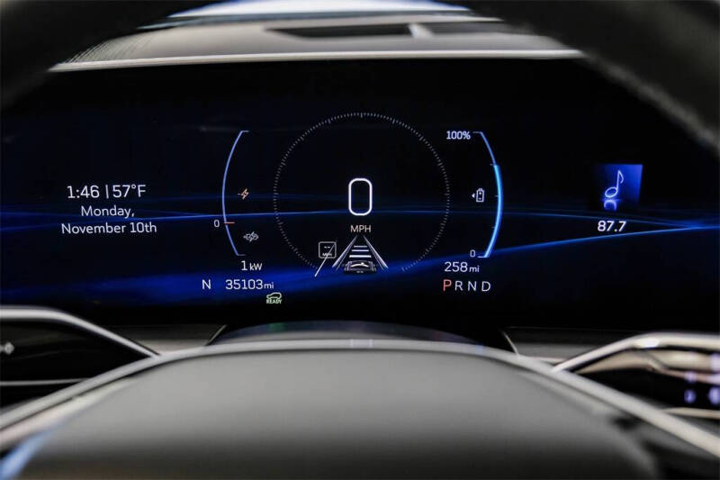 2024 Cadillac LYRIQ Luxury 1