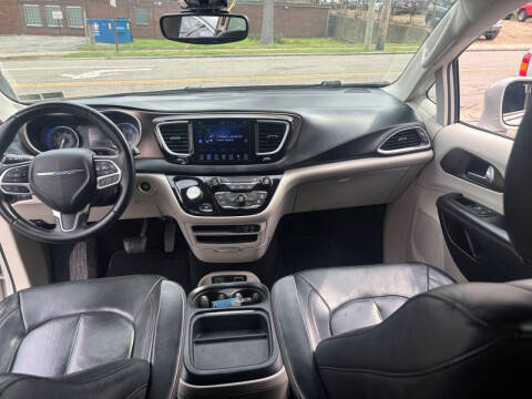 2017 Chrysler Pacifica Touring Plus