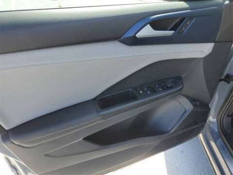 2024 Volkswagen Taos SE 4Motion