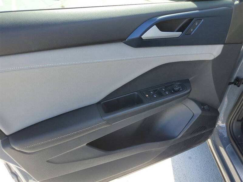 2024 Volkswagen Taos SE 4Motion