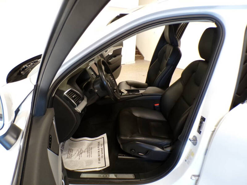 2023 Volvo XC90 B5 Core