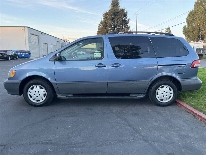 2002 Toyota Sienna LE