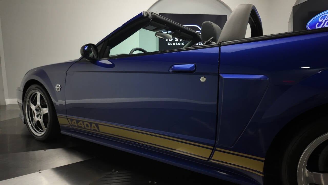 2004 Ford Mustang 24