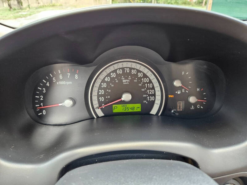 2007 Hyundai Entourage GLS