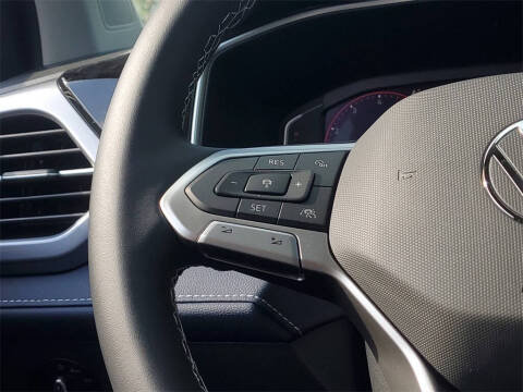 2025 Volkswagen Taos SEL 4Motion