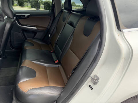 2017 Volvo XC60 T5 Dynamic