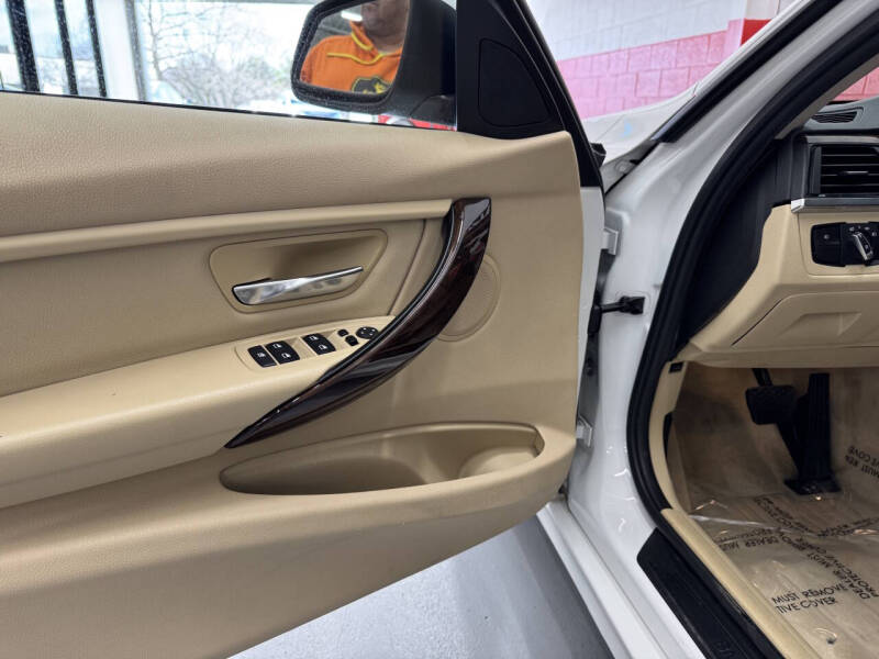 2015 BMW 3 Series 320i