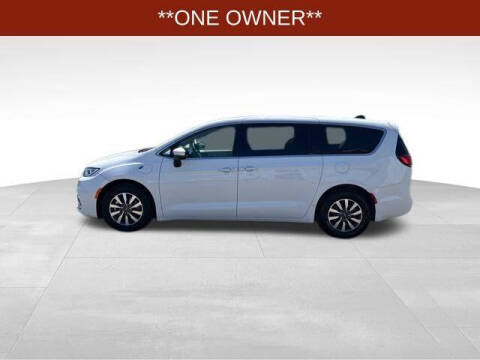 2023 Chrysler Pacifica Plug-In Hybrid Touring L