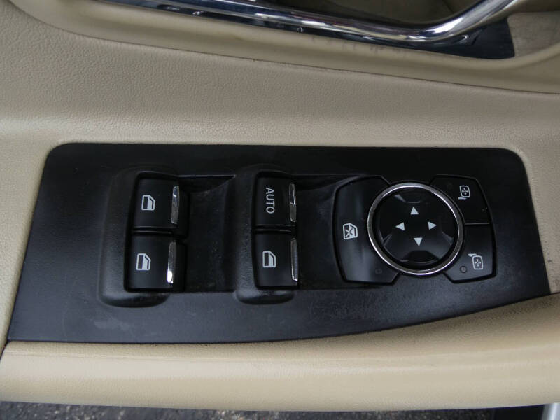 2017 Ford Taurus SE