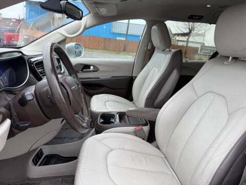 2017 Chrysler Pacifica Touring-L