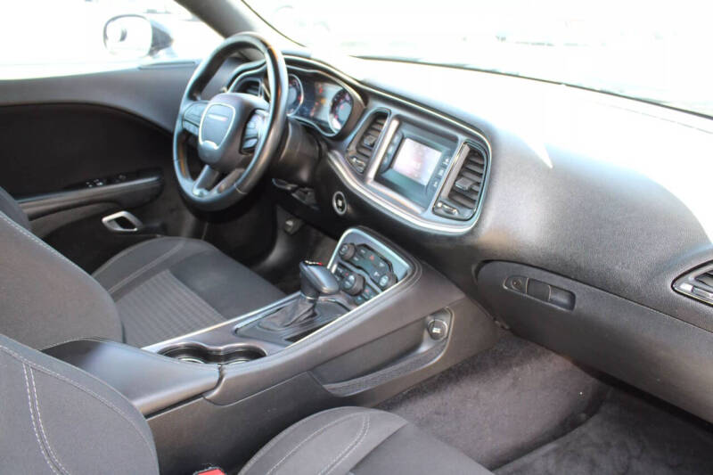 2017 Dodge Challenger SXT