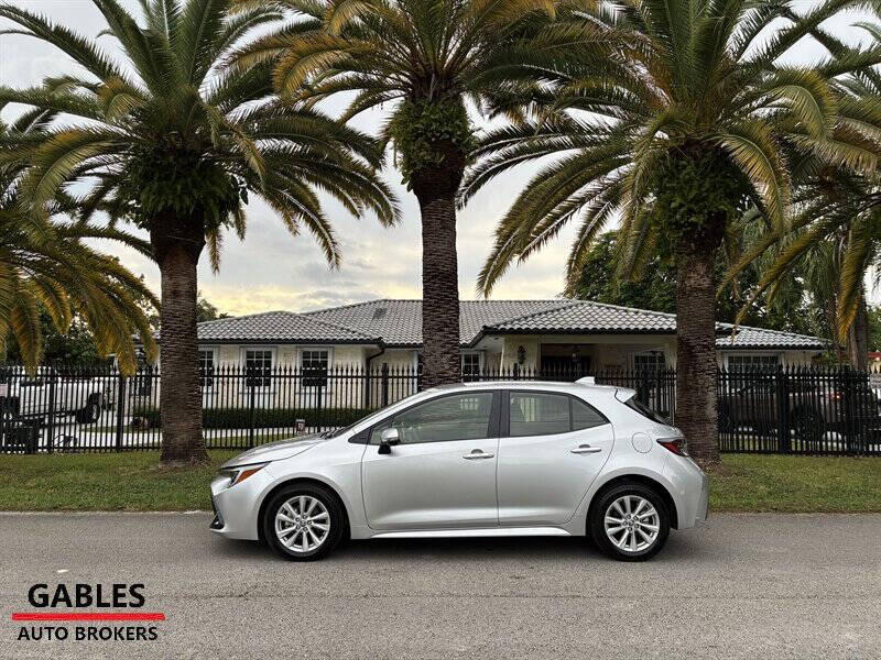 2025 Toyota Corolla Hatchback SE