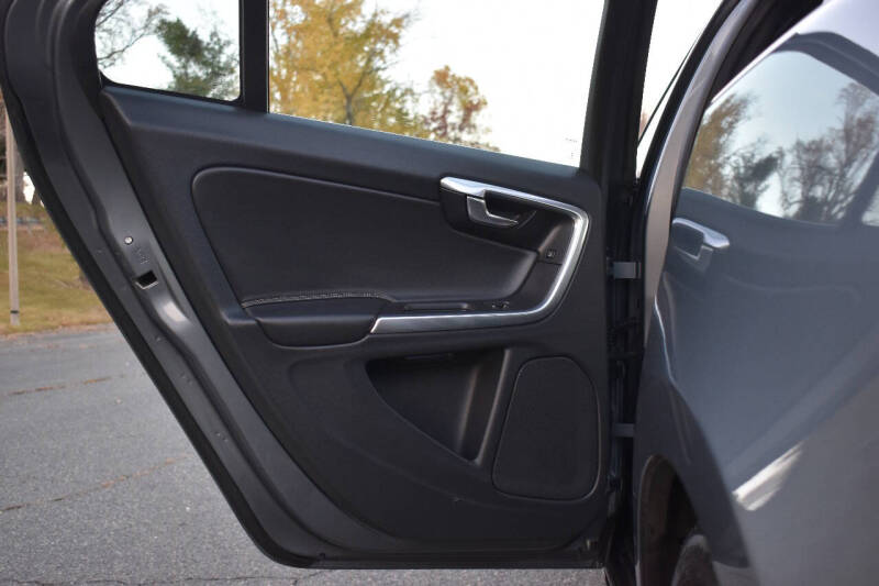 2016 Volvo S60 T5 Drive-E R-Design SE