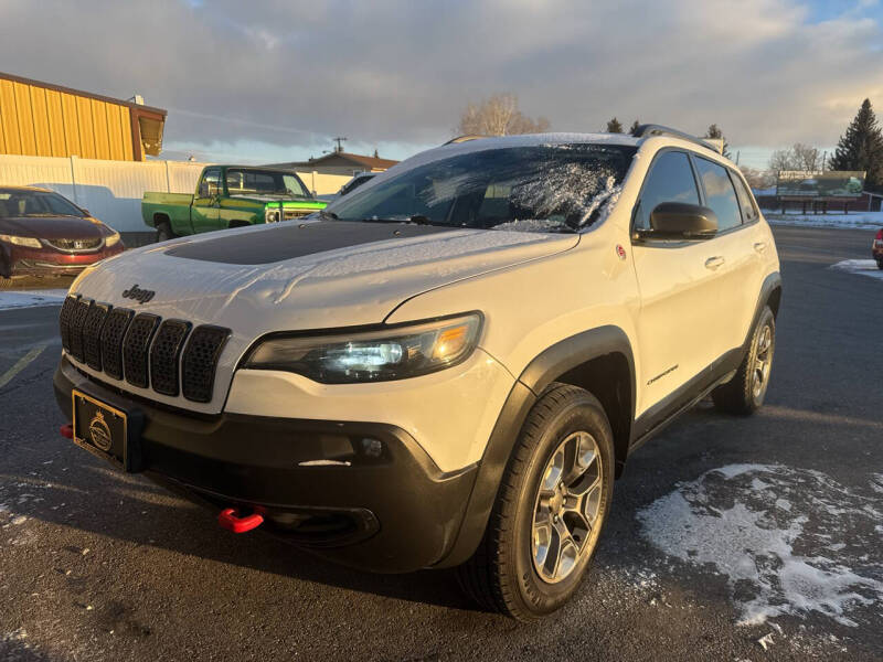 2019 Jeep Cherokee for sale at BELOW BOOK AUTO SALES in Idaho Falls ID