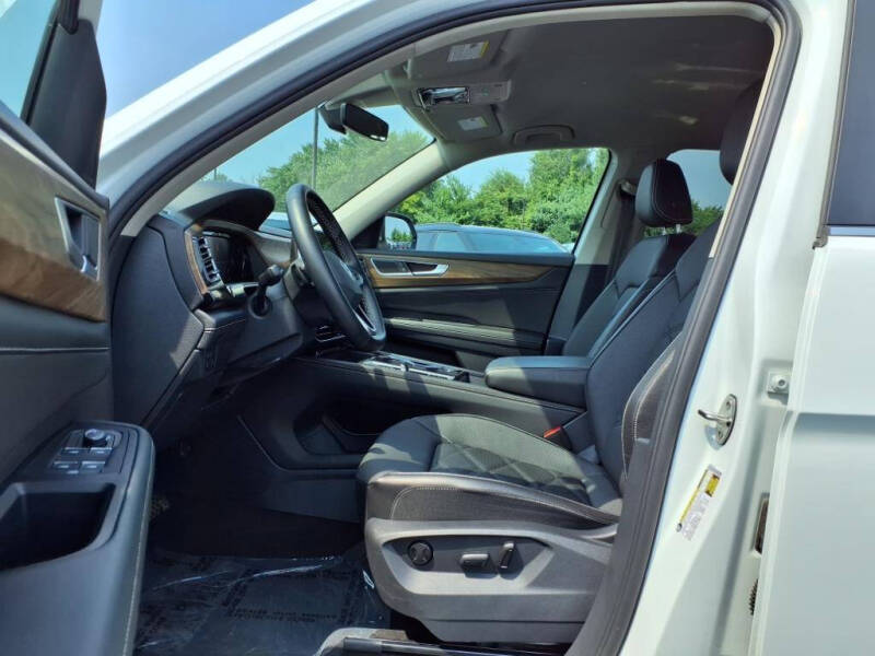 2025 Volkswagen Atlas SE