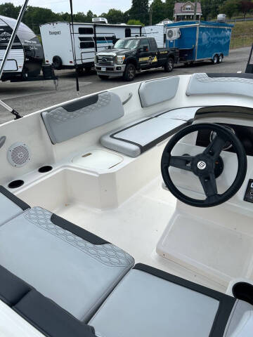 2021 Bayliner Element M15