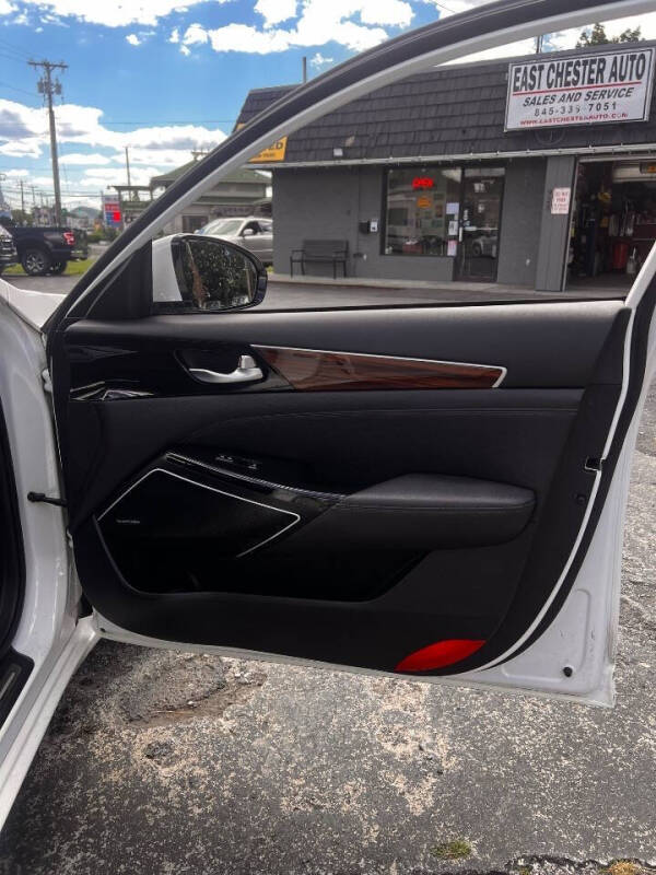 2017 Kia Cadenza Technology