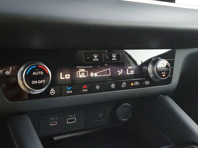 2025 Mitsubishi Outlander PHEV SEL