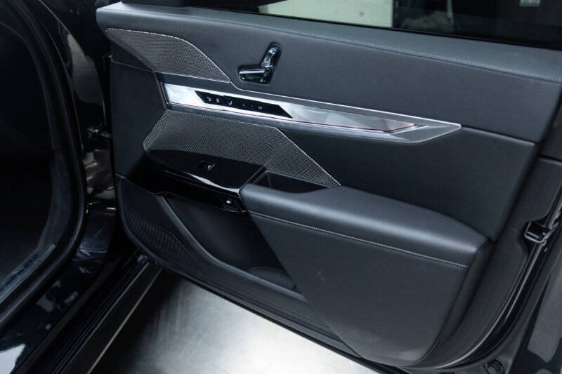 2023 BMW 7 Series 740i