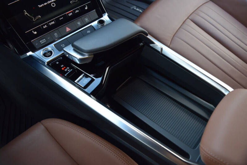 2022 Audi e-tron quattro Premium