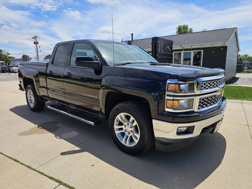 2015 Chevrolet Silverado 1500 for sale at Bigfoot Auto in Hiawatha, IA