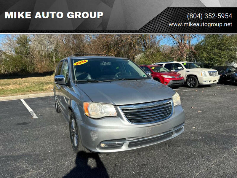 2014 Chrysler Town & Country Touring-L's photo