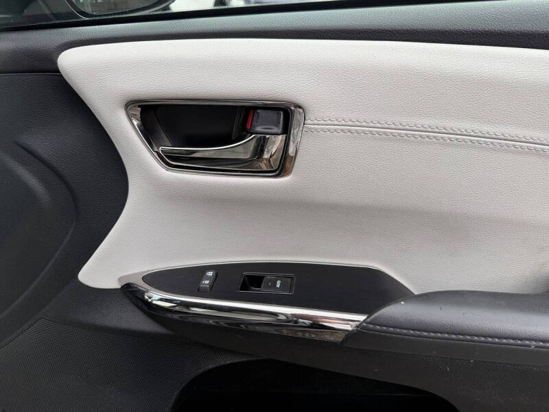 2016 Toyota Avalon XLE