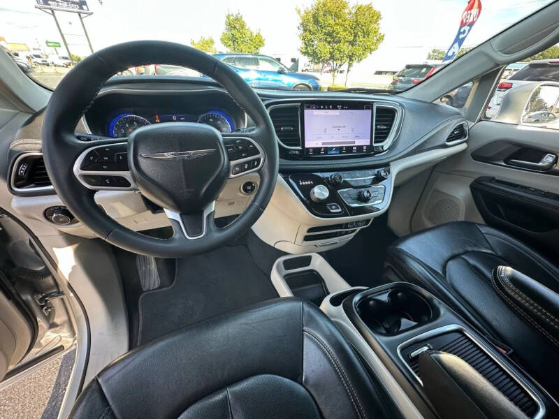 2022 Chrysler Pacifica Touring L