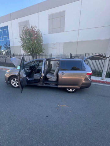 2016 Toyota Sienna LE 8-Passenger