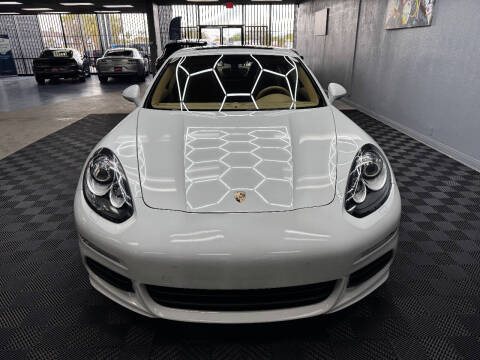 2015 Porsche Panamera 4