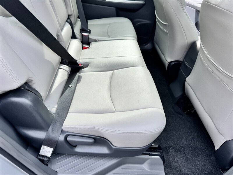 2014 Toyota Prius v Two