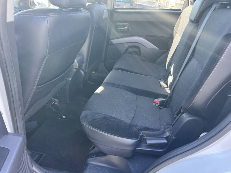 2012 Mitsubishi Outlander SE