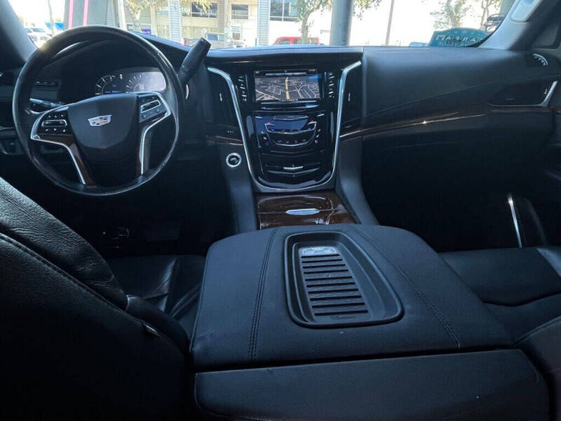 2019 Cadillac Escalade Luxury