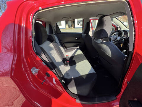 2014 Toyota Yaris 5-Door LE